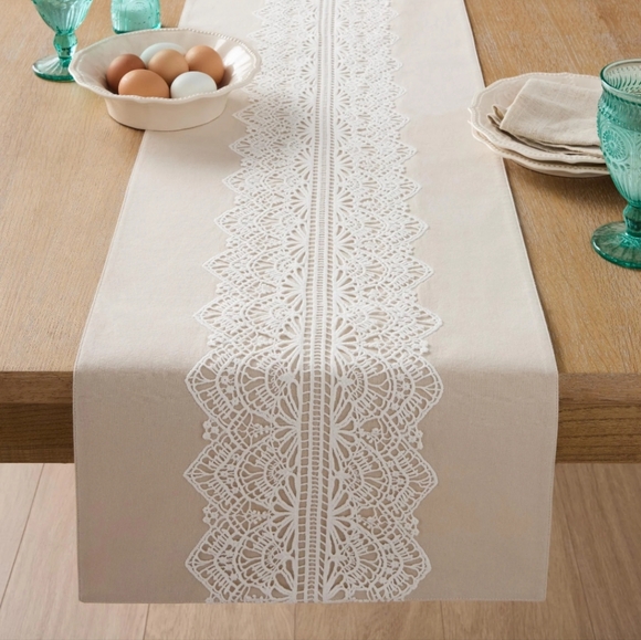 💕 New 2025 Pioneer Woman Vintage Lace  Cream Table Runner - Picture 1 of 3